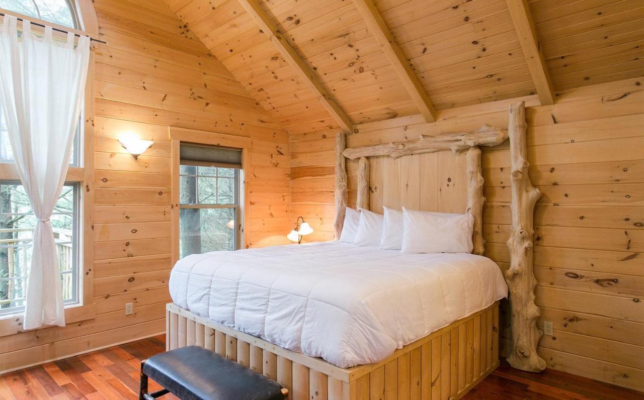Whispering Pines Treehouse By Amish Country Lodging Millersburg Eksteriør billede