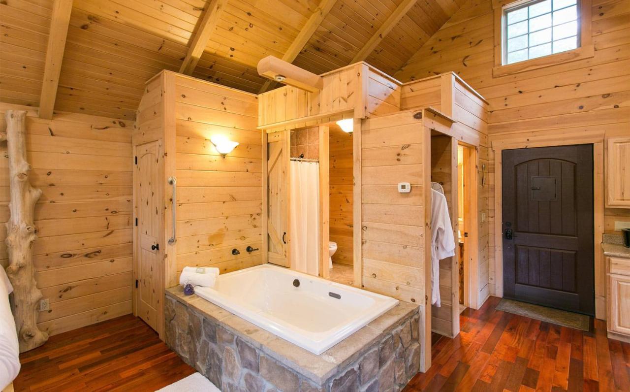 Whispering Pines Treehouse By Amish Country Lodging Millersburg Eksteriør billede