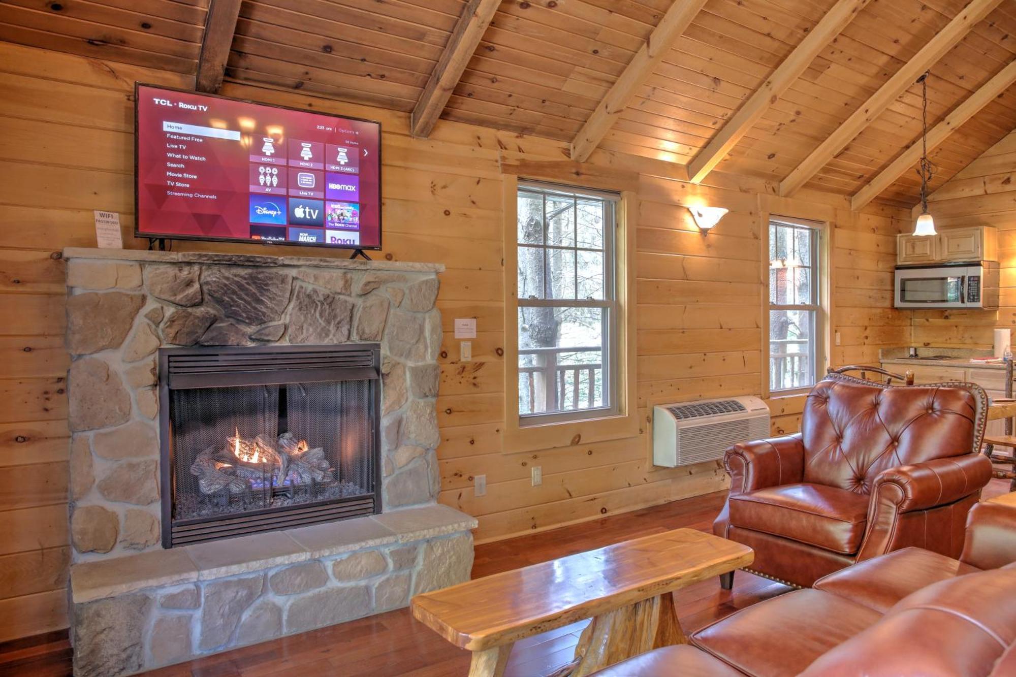 Whispering Pines Treehouse By Amish Country Lodging Millersburg Eksteriør billede